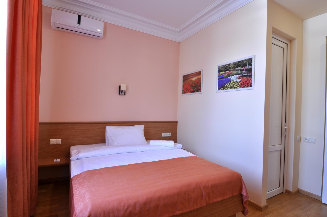 Albert House Hotel And Tours Erevan Exterior foto